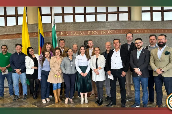 Driving Innovation in Caldas: COMUNIDAD’s Workshop with the Regional Government